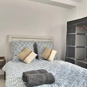 1 Chatenay-Malabry